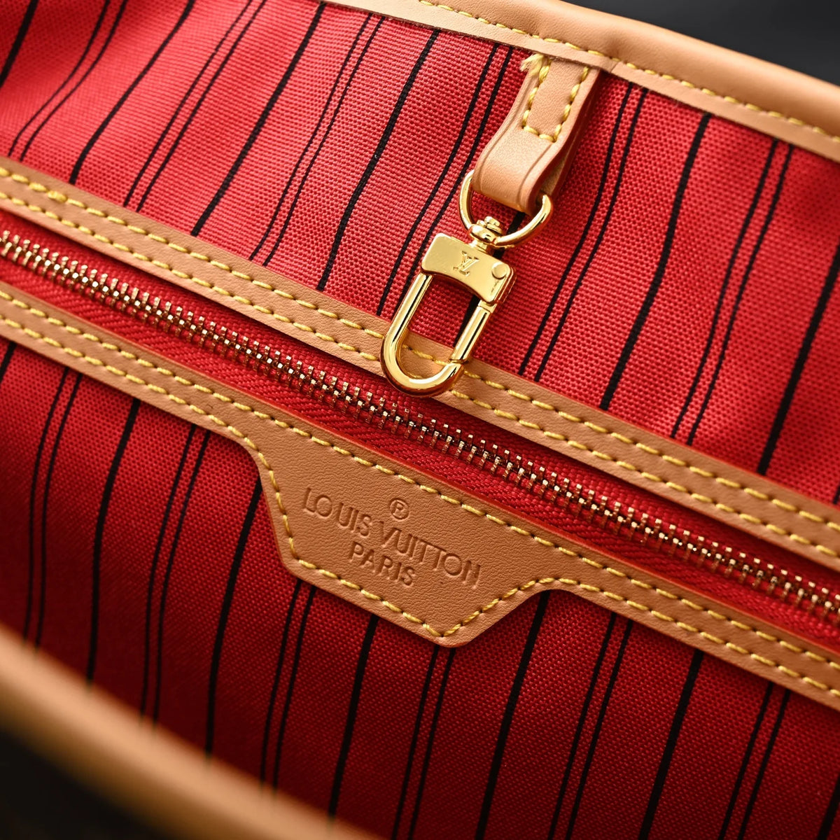 Louis Vuitton Neverfull MM Tote Bag Monogram Canvas Red Interior Shoulder