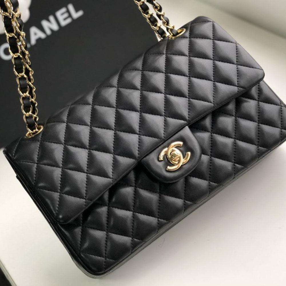Chanel Classic Flap Bag Black Quilted Lambskin Gold CC Chain Shoulder Bag Medium
