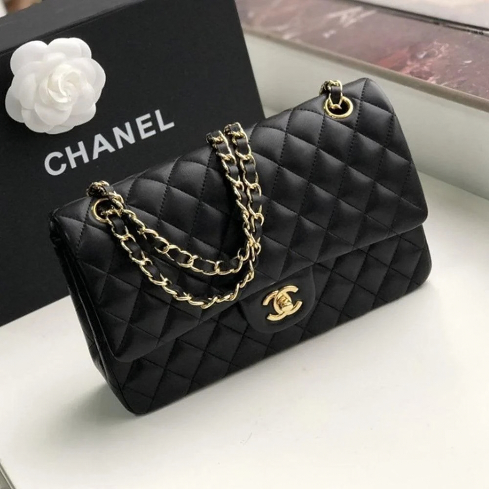 Chanel Classic Flap Bag Black Quilted Lambskin Gold CC Chain Shoulder Bag Medium